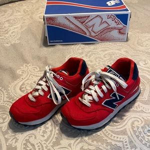 Red new balance tennis